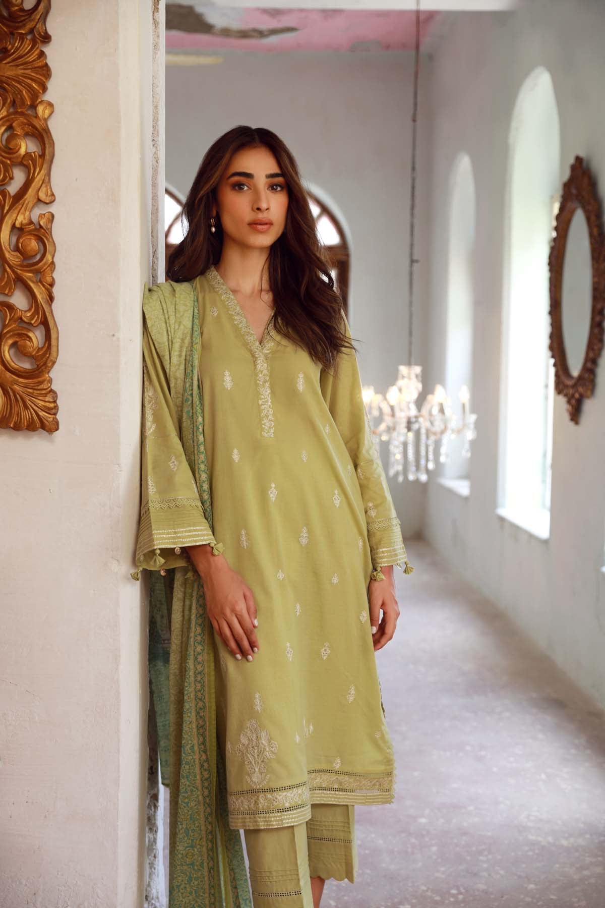 Embroidered Slub Lawn 3 Piece – Sahar